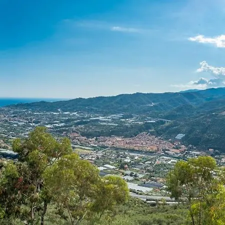 Fra Cielo E Mare - Private Parking & Wi-fi * Castellaro (Liguria)